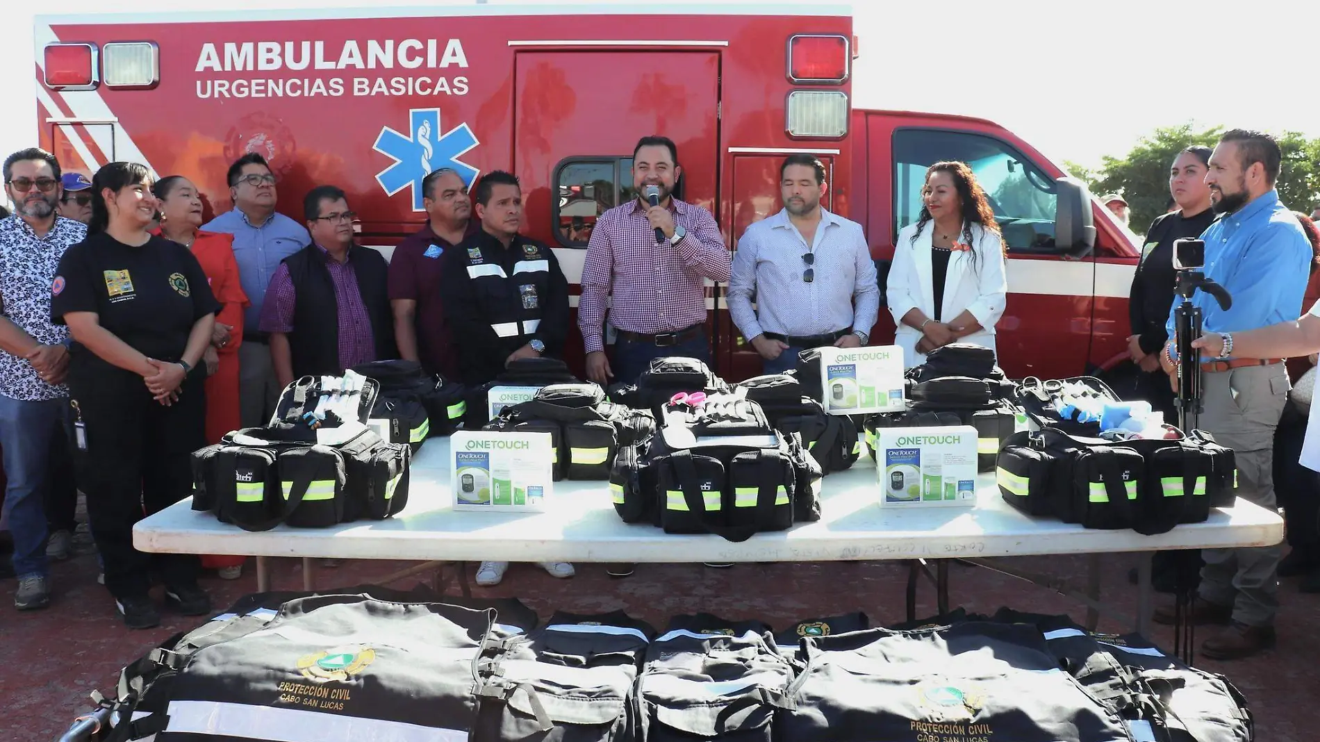 Protección Civil de Cabo San Lucas recibe donación de ambulancia y equipo